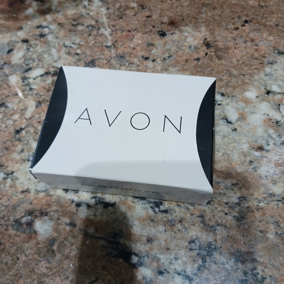 2009 Avon "Ensemble-Cadeau Julie" Faux Pearl Gift Set in Box. Old Stock. - Picture 8 of 9